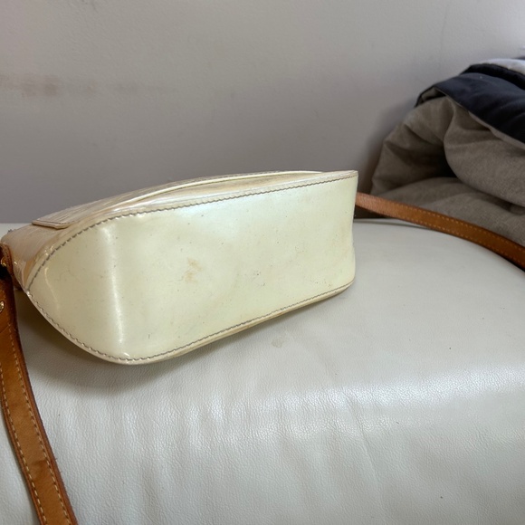 ** WOW** 💫Louis Vuitton Minna Street Vernis Crossbody - Picture 6 of 12